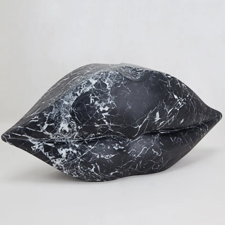 Objects<Kelly Wearstler classic big kiss NEROMARQUINA