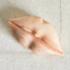 Objects<Kelly Wearstler classic little kiss SUNSETPINK