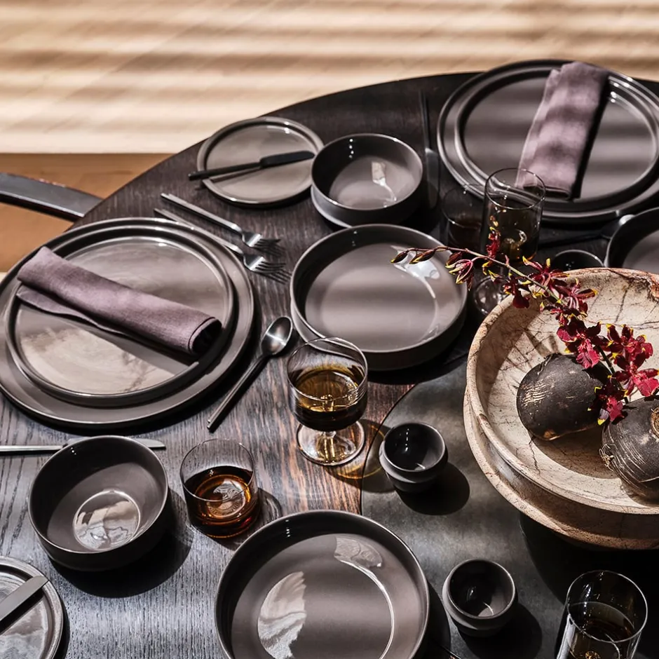 Dune Collection|Dinnerware<Kelly Wearstler dune 13" charger plate SLATE