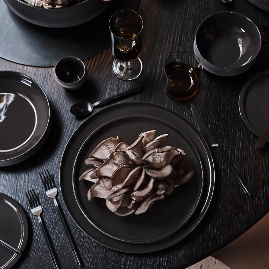 Dune Collection|Dinnerware<Kelly Wearstler dune 13" charger plate SLATE