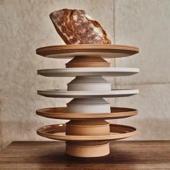 Entertaining|Dune Collection<Kelly Wearstler dune cake stand CLAY