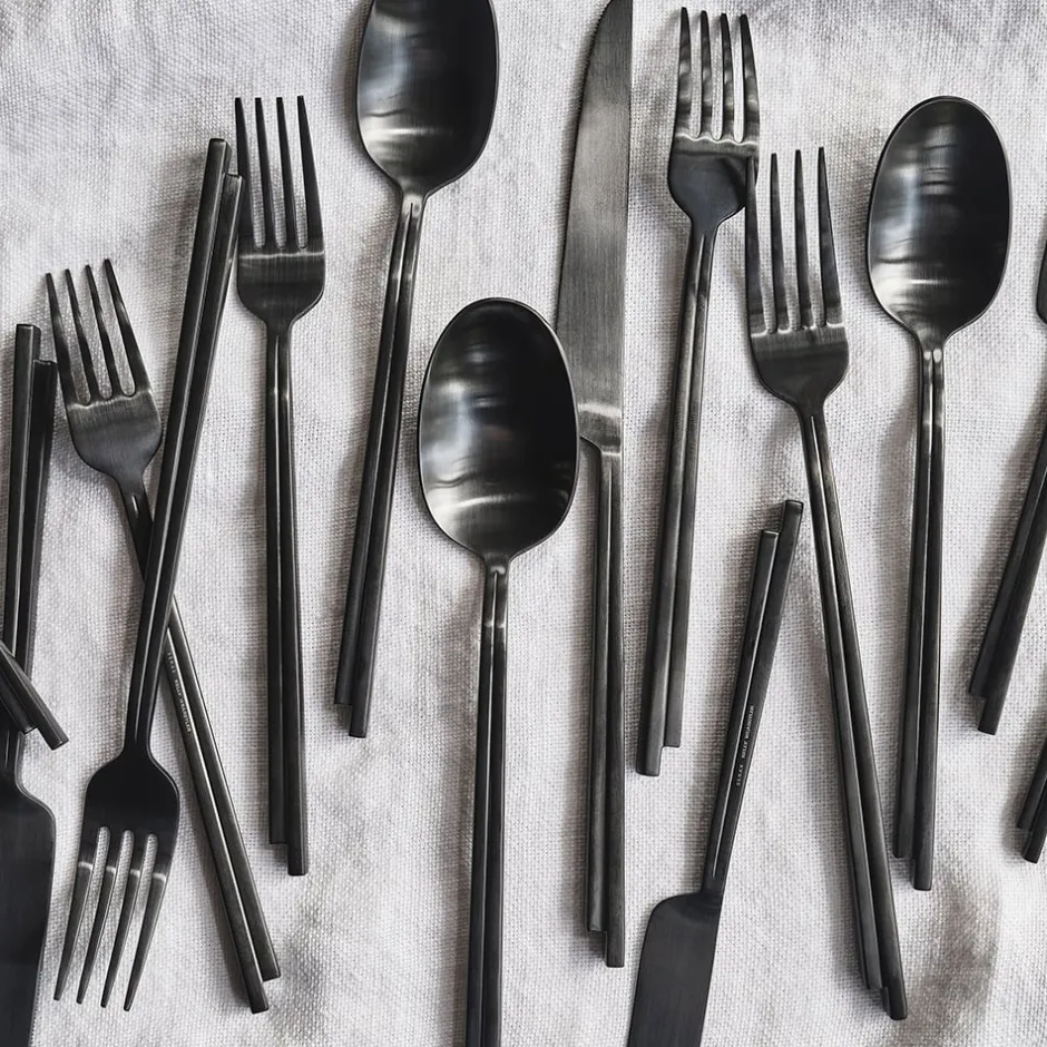 Dune Collection|Flatware<Kelly Wearstler dune flatware, 24 pc set BLACK