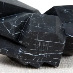 Objects<Kelly Wearstler fractured heart small NEROMARQUINA