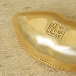 Objects<Kelly Wearstler kiss box NATURALBRASS