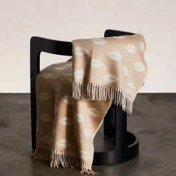 Throws<Kelly Wearstler luxe kisses throw OATMEAL/IVORY