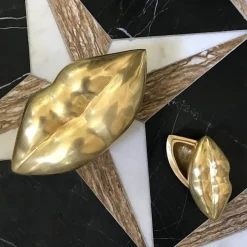 Objects<Kelly Wearstler mini kiss box NATURALBRASS