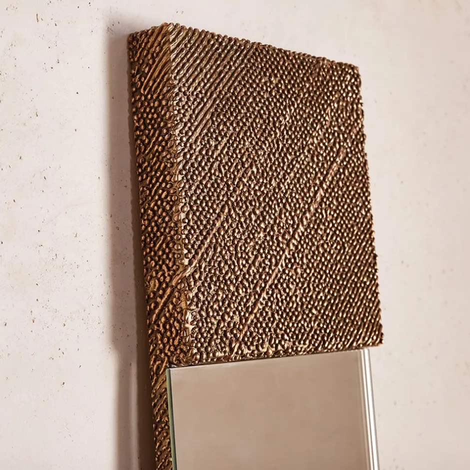 Mirrors<Kelly Wearstler superluxe balthus floor mirror TEXTUREDBURNISHEDBRASS