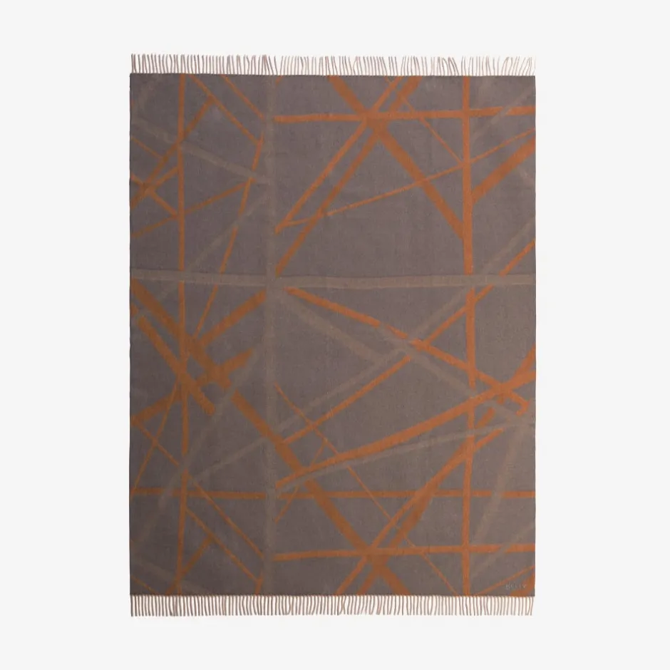 Throws<Kelly Wearstler superluxe channels throw CHESTNUT/CHARCOAL