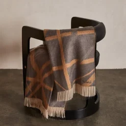 Throws<Kelly Wearstler superluxe channels throw CHESTNUT/CHARCOAL